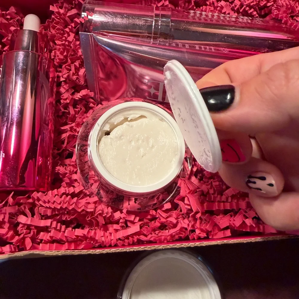 Parivie Pink Women’s Skincare Set